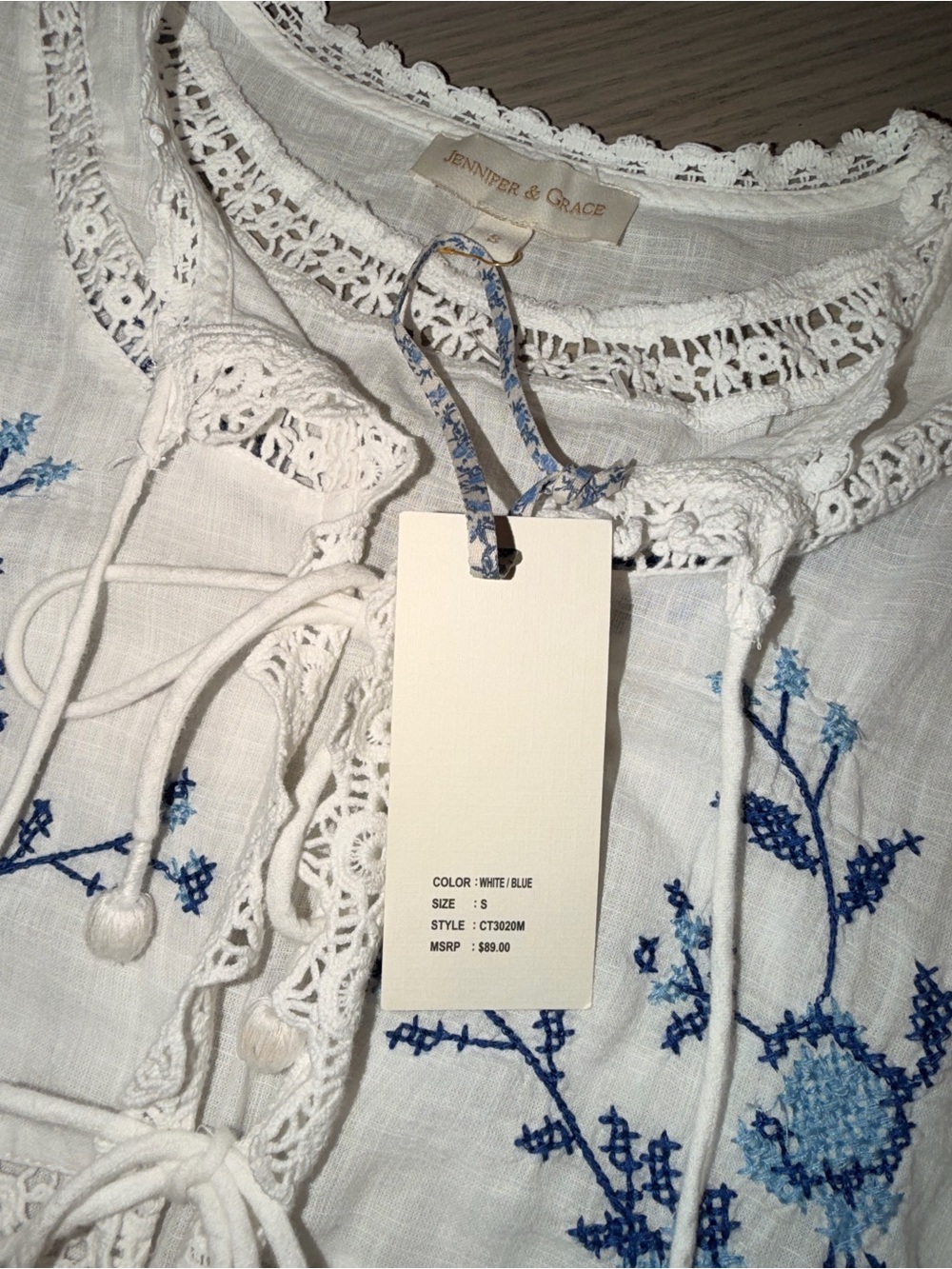 Jennifer & Grace White Blue Embroidered Lace Peplum Blouse Size S NWT - Picture 5 of 5